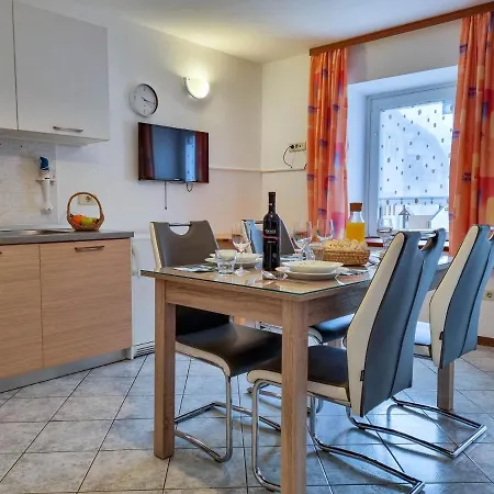 Apartmaji Jakob 1 Апартаменты *