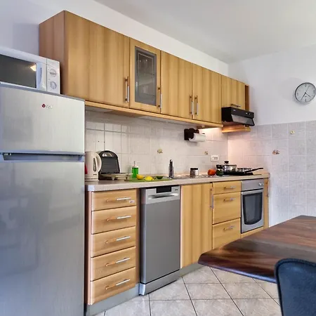 Apartmaji Jakob 1 *